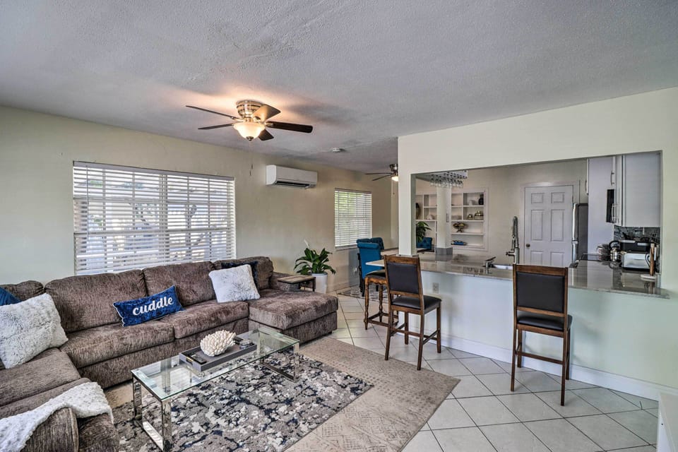 Living Room | Open-Concept | Free WiFi