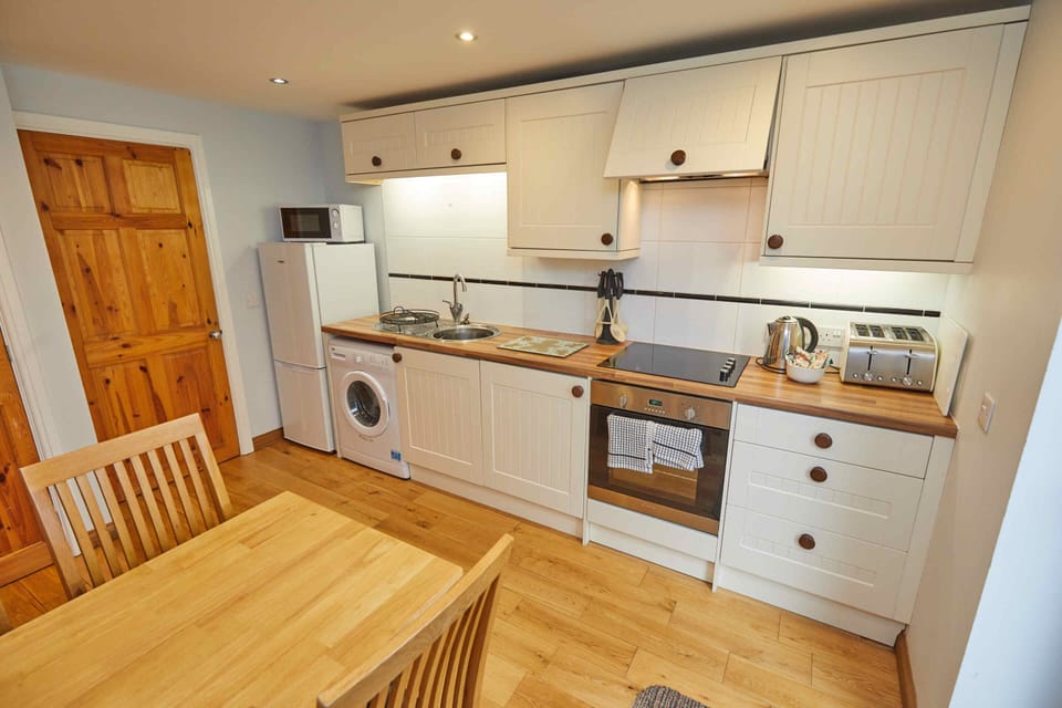 Kitchen Area 1