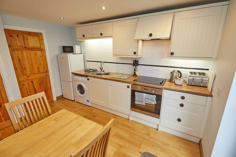 Kitchen Area 1