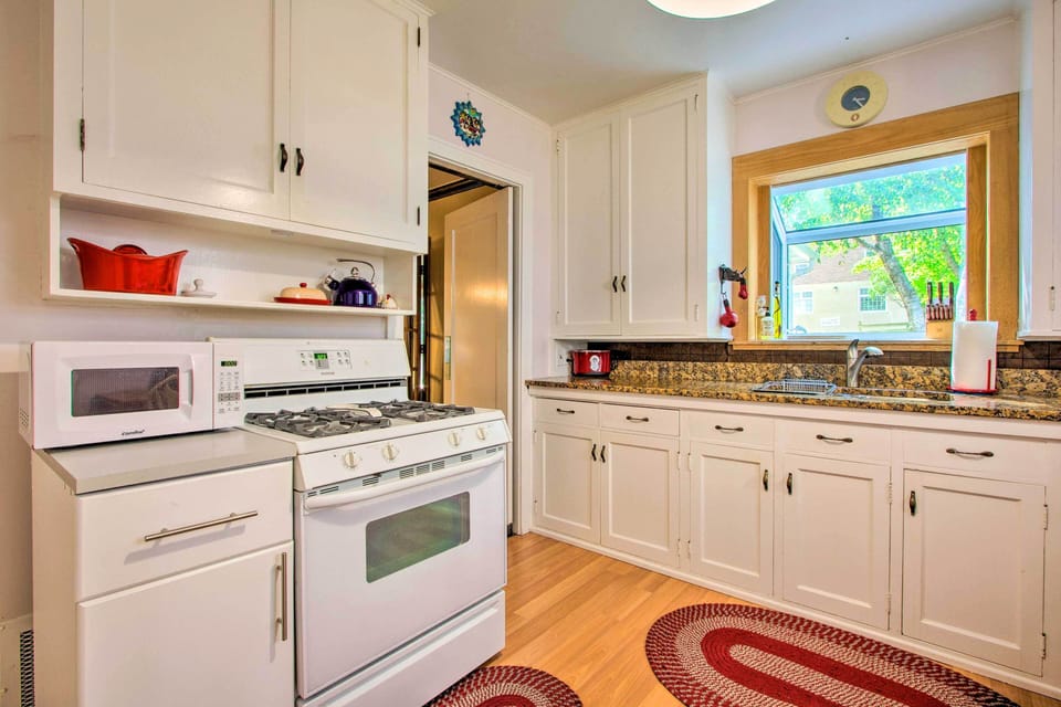 Kitchen | 1st Floor | Coffee Maker | Blender | Toaster | Cooking Basics