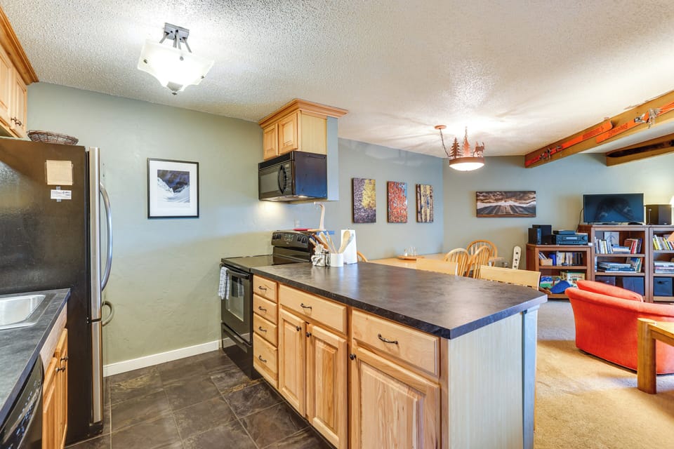 Full Kitchen | Electric Range | Fridge | Dishwasher | Microwave