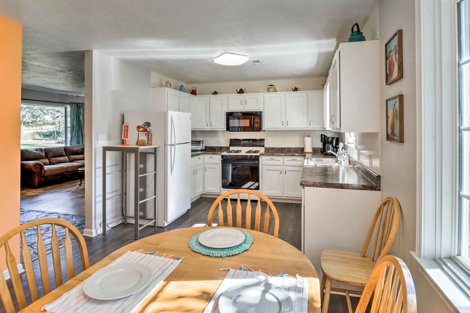 Dining Area | Kitchen