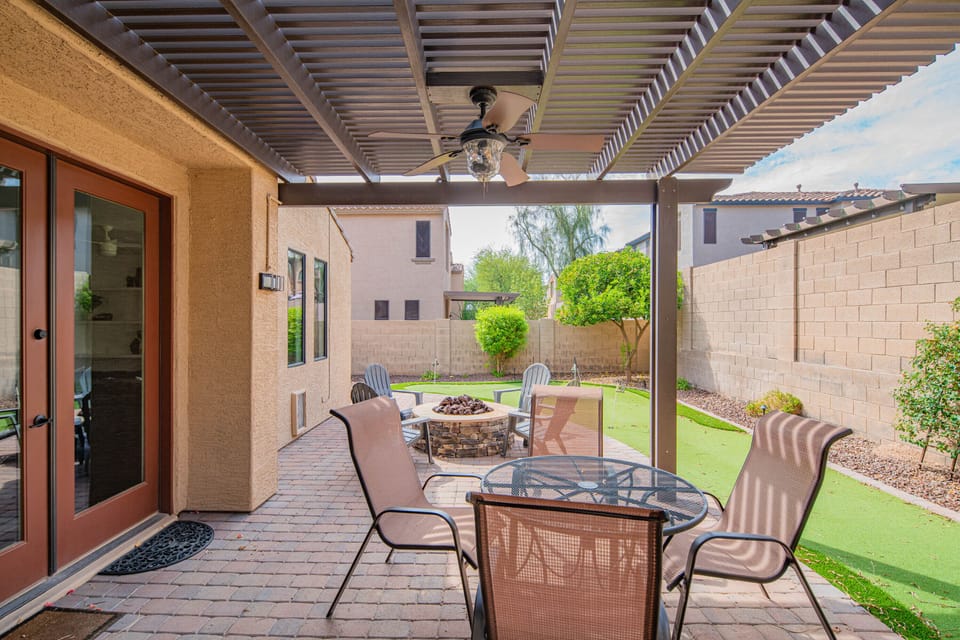 Backyard putting green, outdoor dining area, gas barbecue and gas fire pit