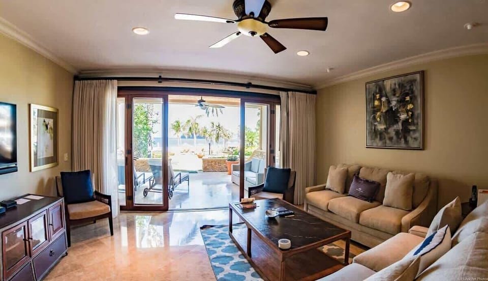 Spacious living area, sectional sofa