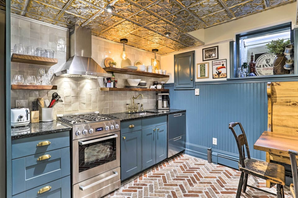 Kitchen | Dishware & Flatware Provided