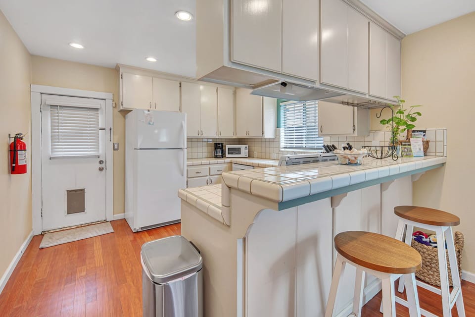 Fully-stocked kitchen with bar stool seating