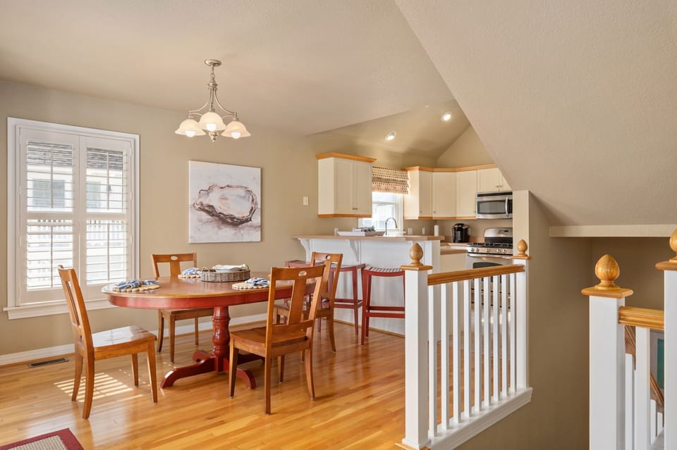 CCHK48: Just Coasting | ML Dining & Kitchen Area