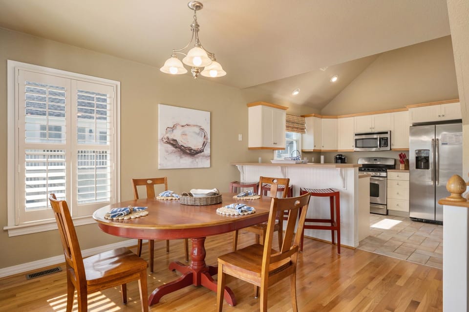 CCHK48: Just Coasting | ML Dining & Kitchen Area