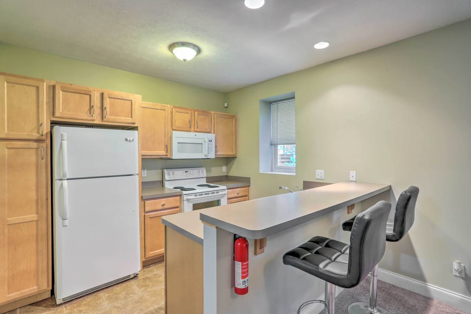 Full Kitchen | Electric Range | Fridge | Dishwasher | Microwave
