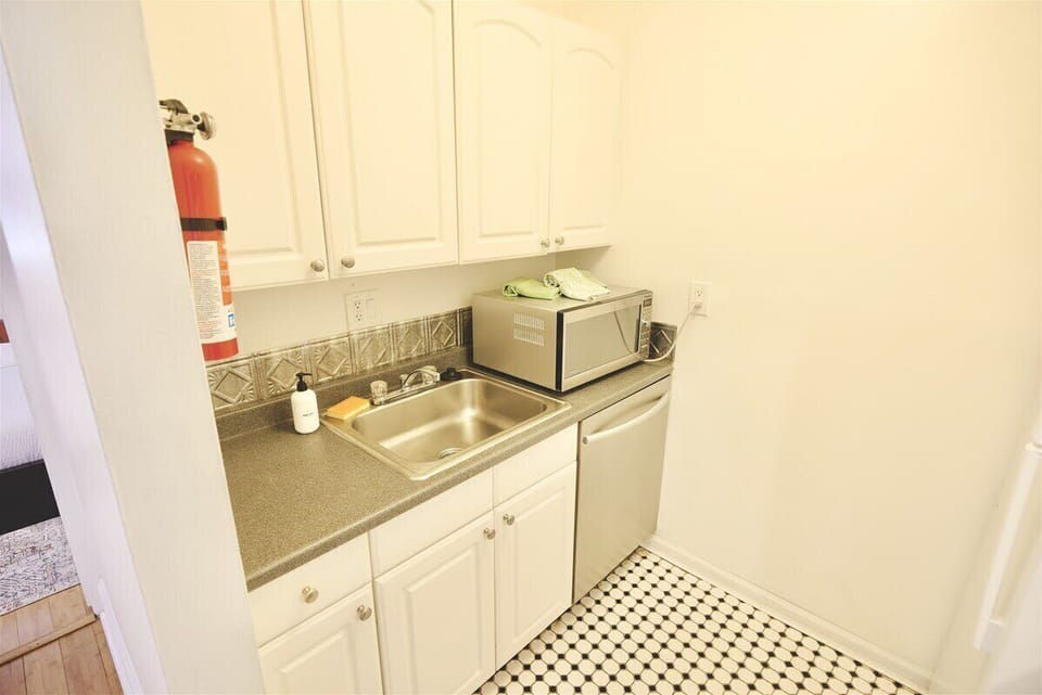 Bijou kitchen included, with all of the essentials 