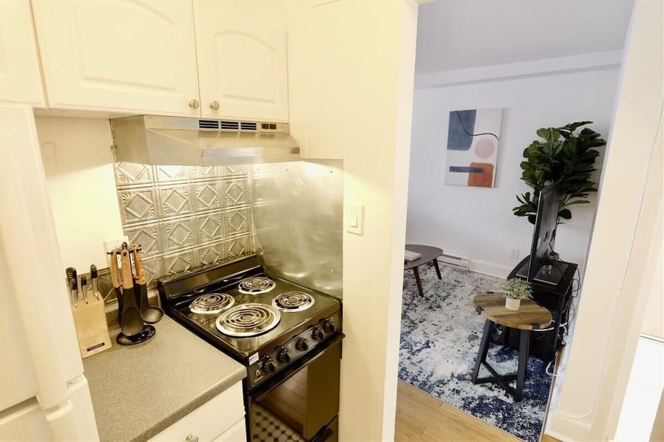 Bijou kitchen included, with all of the essentials 