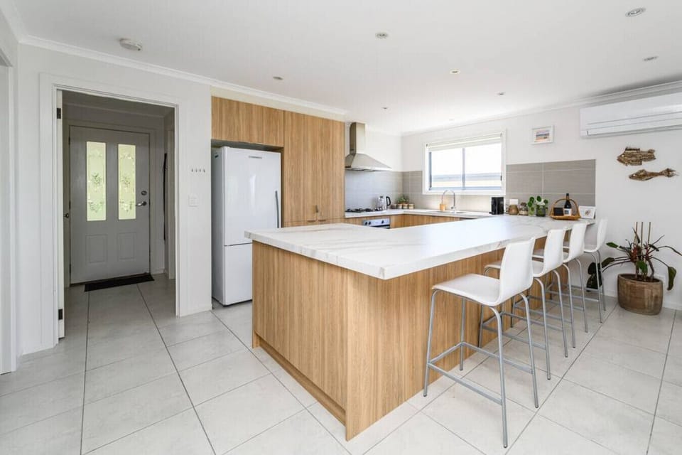 Open plan kitchen dinning