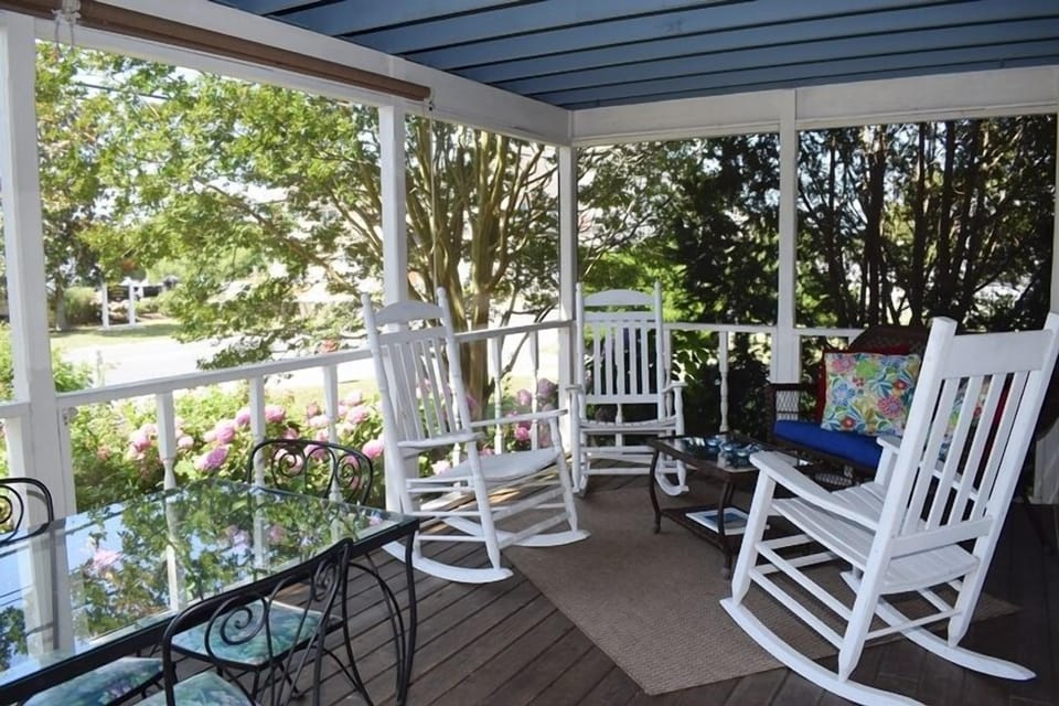 Great Main Street location for this quaint Chincoteague style cottage