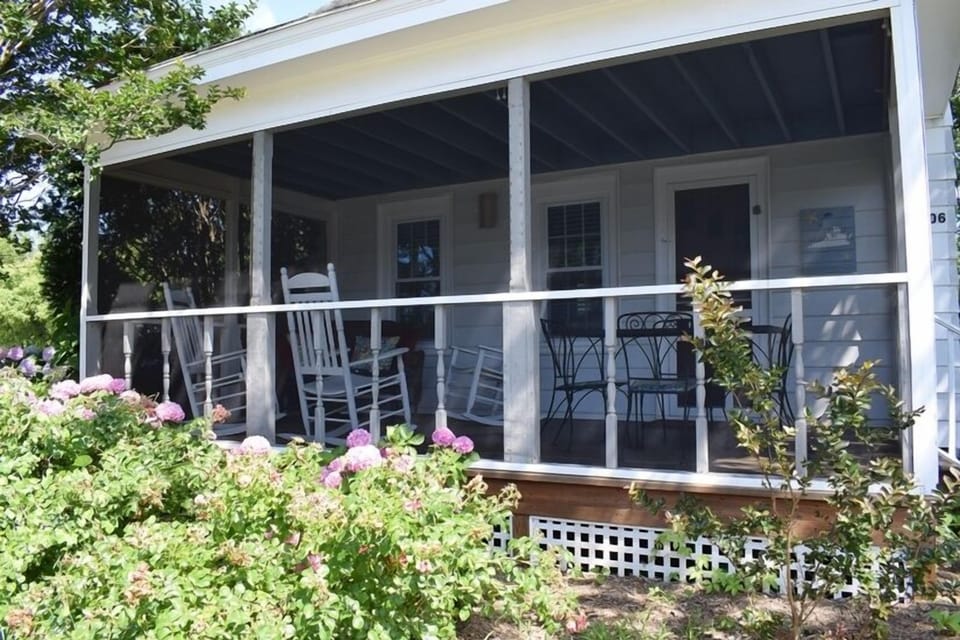 Great Main Street location for this quaint Chincoteague style cottage