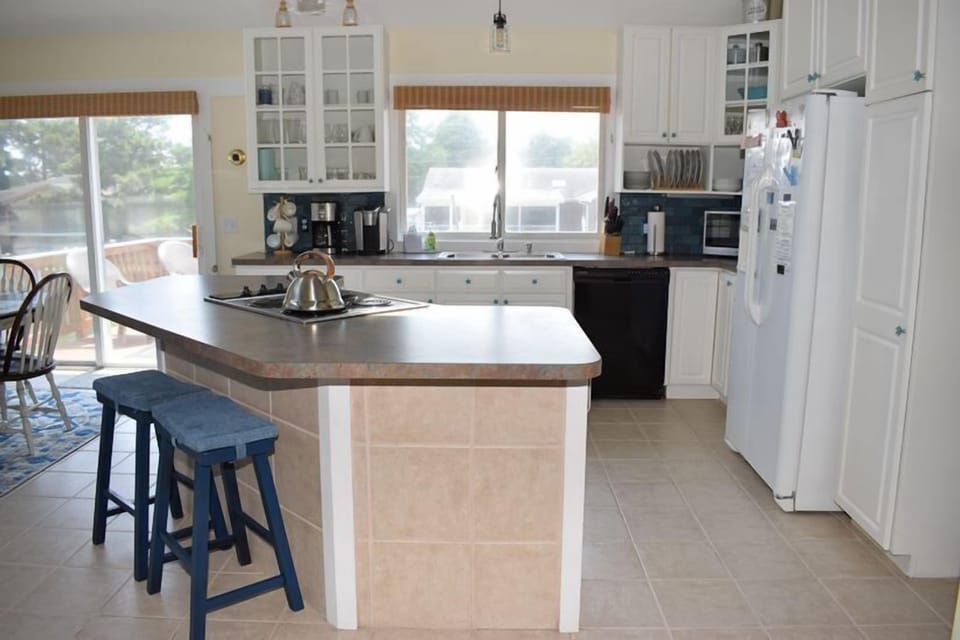 Additional Seating at Kitchen Island 