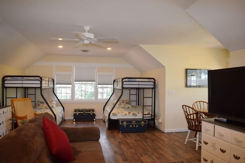 Loft Bedroom with Two Pyramid Bunks (Twin over Full)