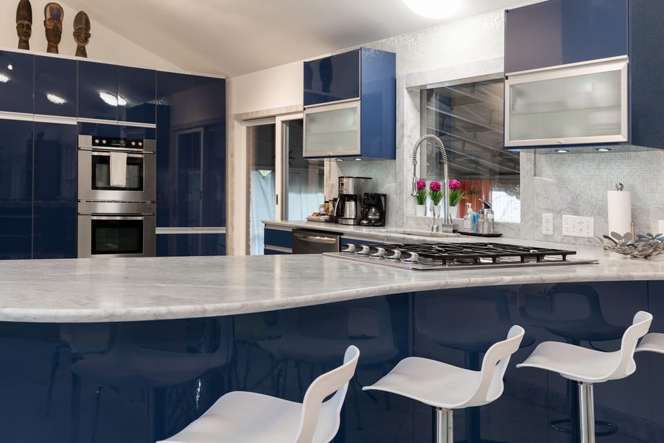 Gourmet designer kitchen with gas cooktop