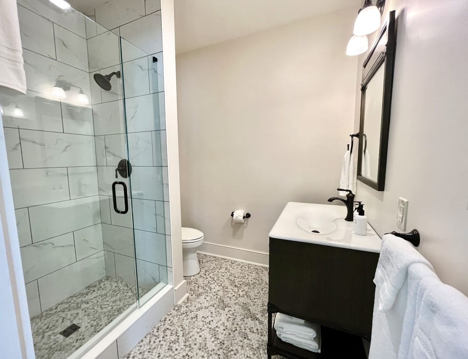 The Willis James Honey Creek Room 3