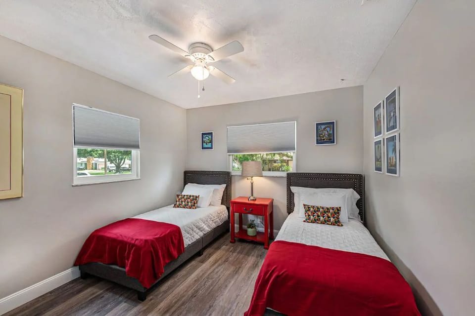 Bedroom with 2 Twin Beds and TV