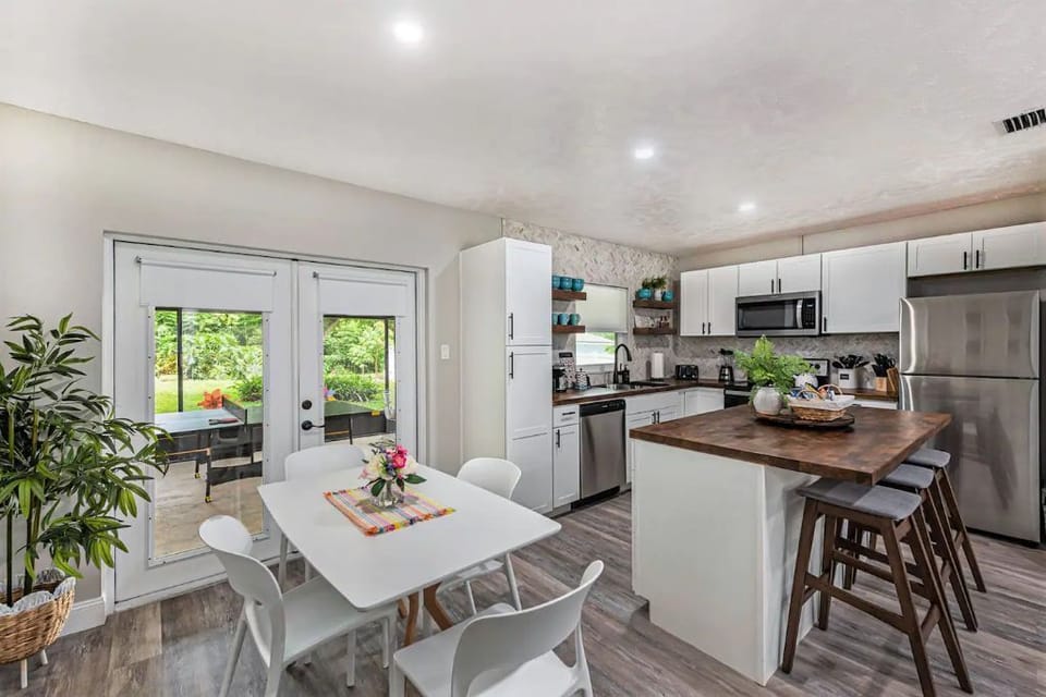 Kitchen and Dining 