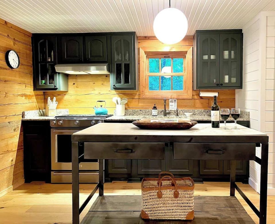 Full kitchen