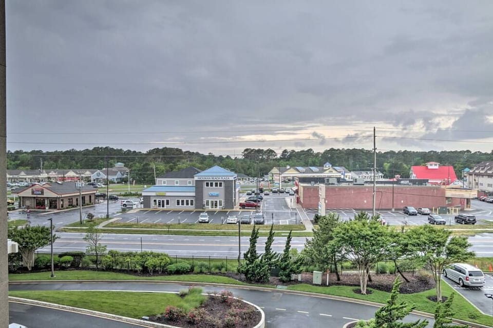 View from front door. Restaurants and retail directly across the street.