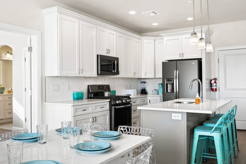 WATER- dining area, breakfast bar, kitchen