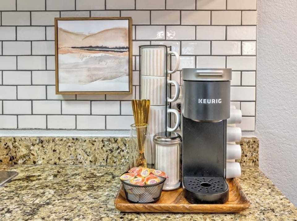 Single serve Keurig with complimentary pods