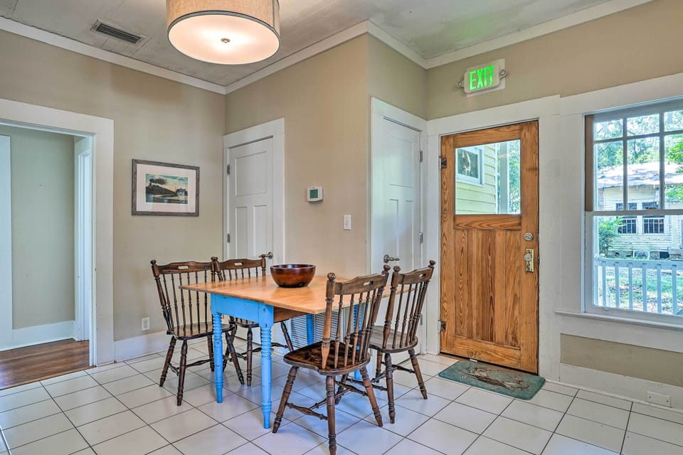 Dining Area | Dishware & Flatware