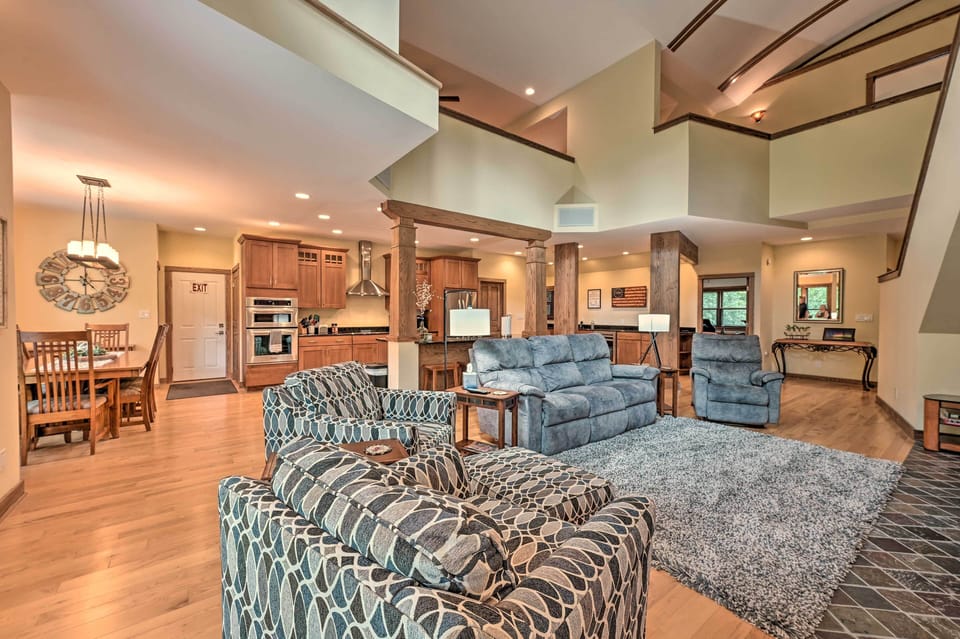 Living Room | Smart TV | WiFi | Central A/C & Heat