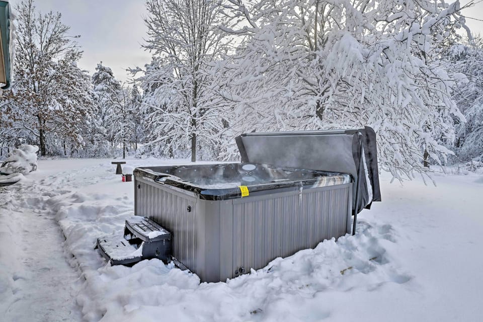 Nekoosa Vacation Rental | 5BR | 3.5BA | Stairs Required for Access | 3,600 Sq Ft