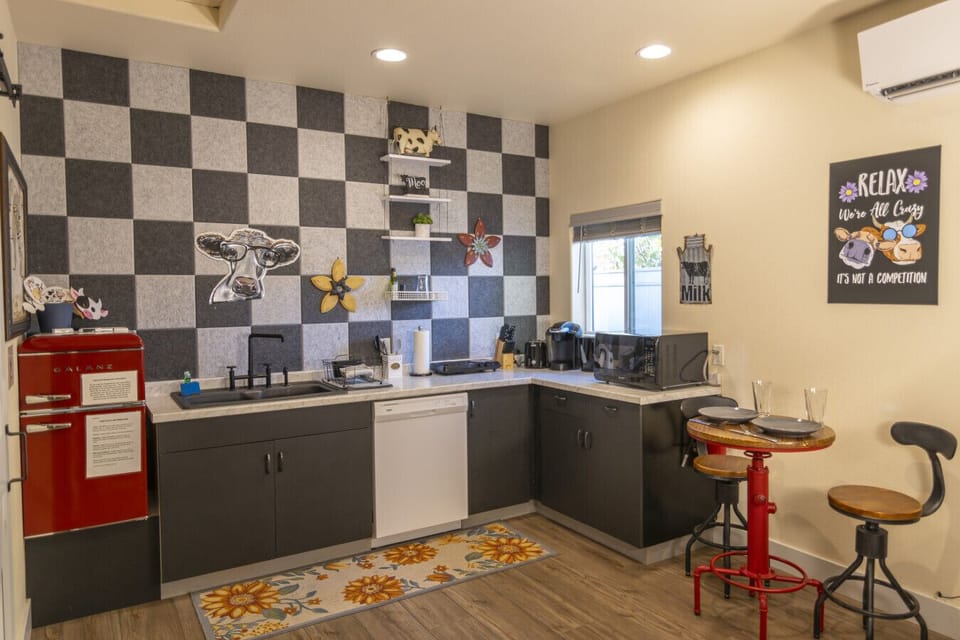 Kitchen with 2 counter top burners (NO OVEN)