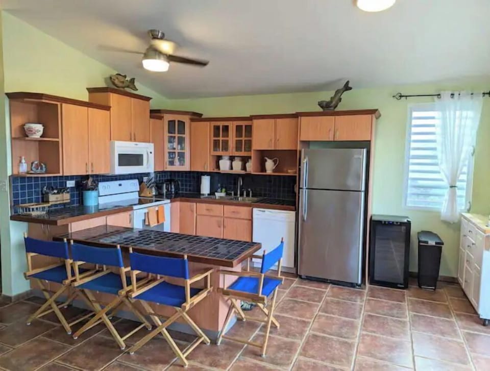 Dishwasher, microwave, fridge, stove etc