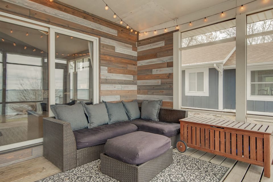 Lakeside 3 season screen porch