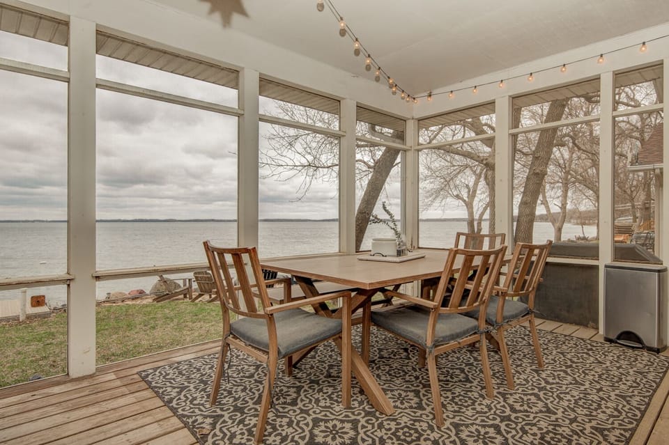 Lakeside 3 season screen porch