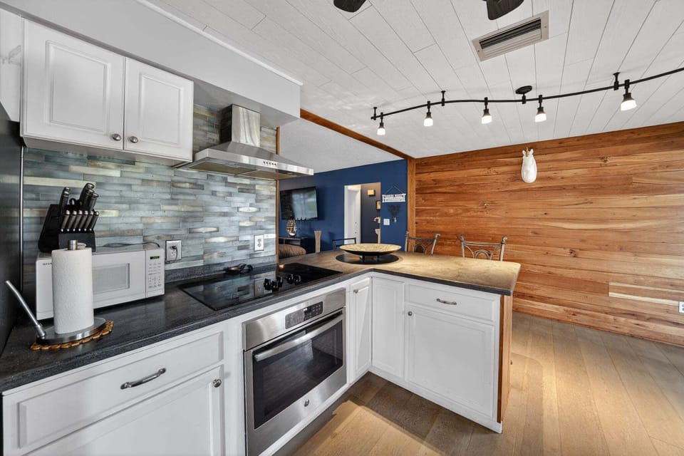 Indoors, Kitchen, Cooktop, Appliance, Microwave