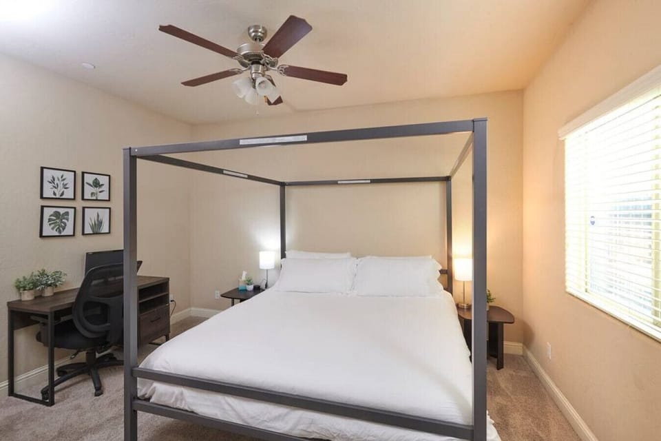 Cozy and Spacious 1 KING Bed with office table and chair.