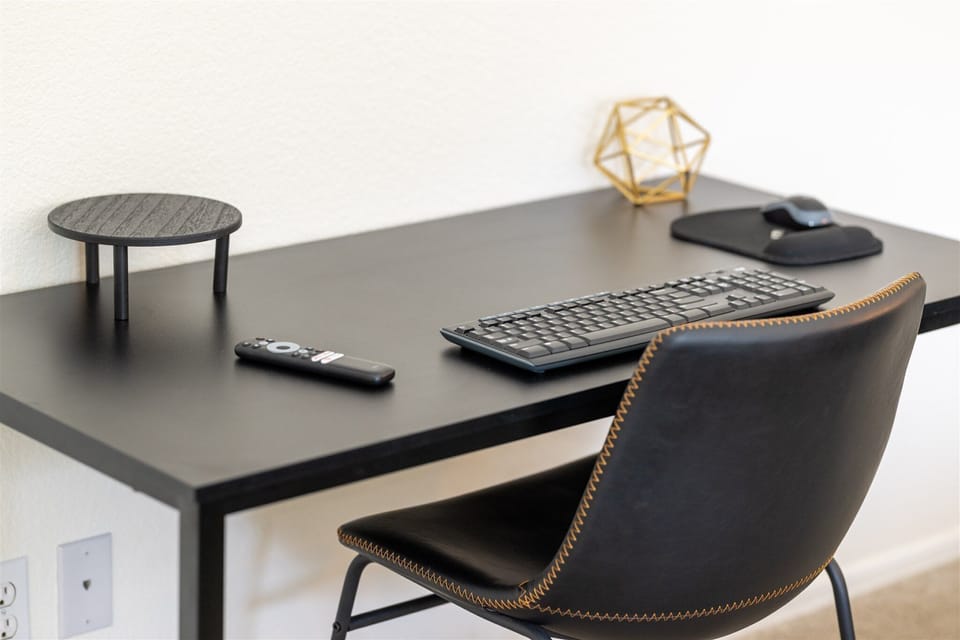 Dedicated Workspace I Wireless Mouse I   Wireless Keyboard 