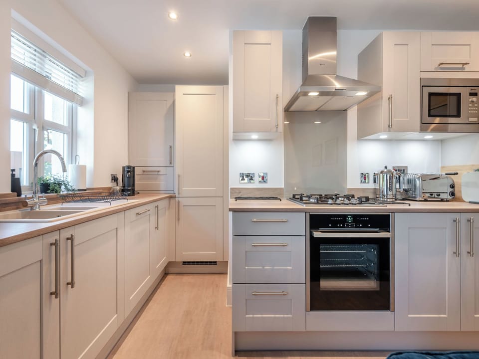 Kitchen area with integrated dishwasher/fridge/freezer/microwave | Forest Acorn, Brockenhurst