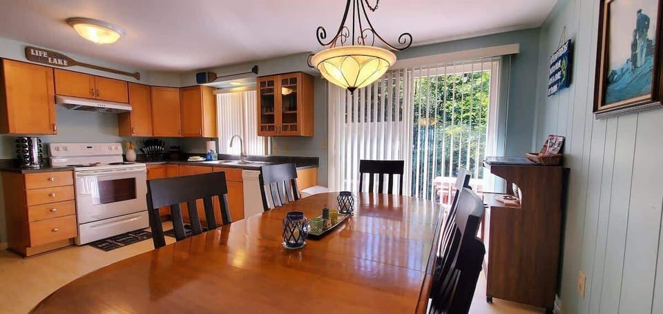 Large dining room table!