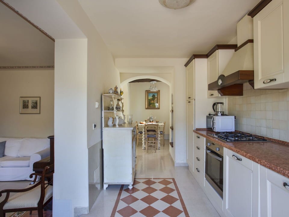 Cabinetry, Property, Furniture, Countertop, Building, Wood, Interior Design, Kitchen Appliance, Door, Flooring