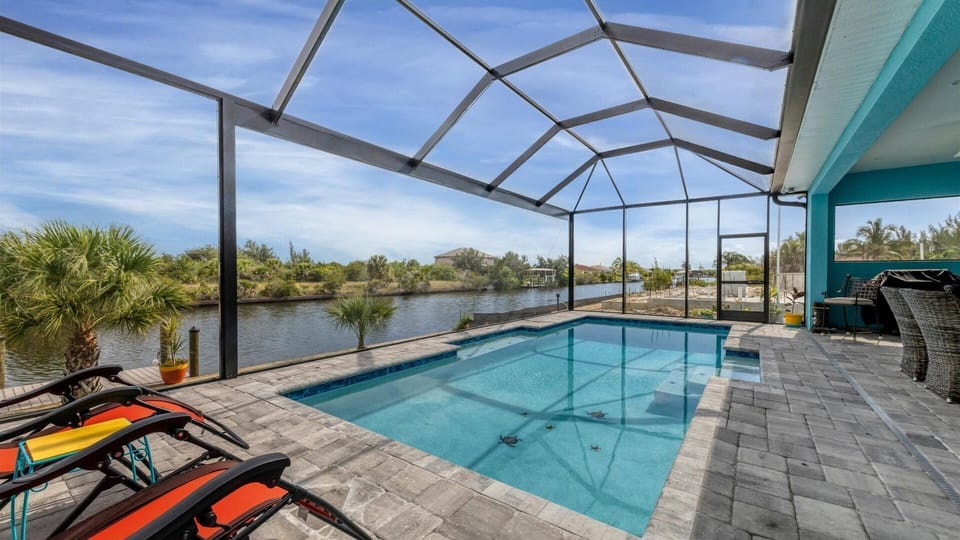 Beautiful 3 bed 2.5 bath villa located in Charlotte Harbor Area