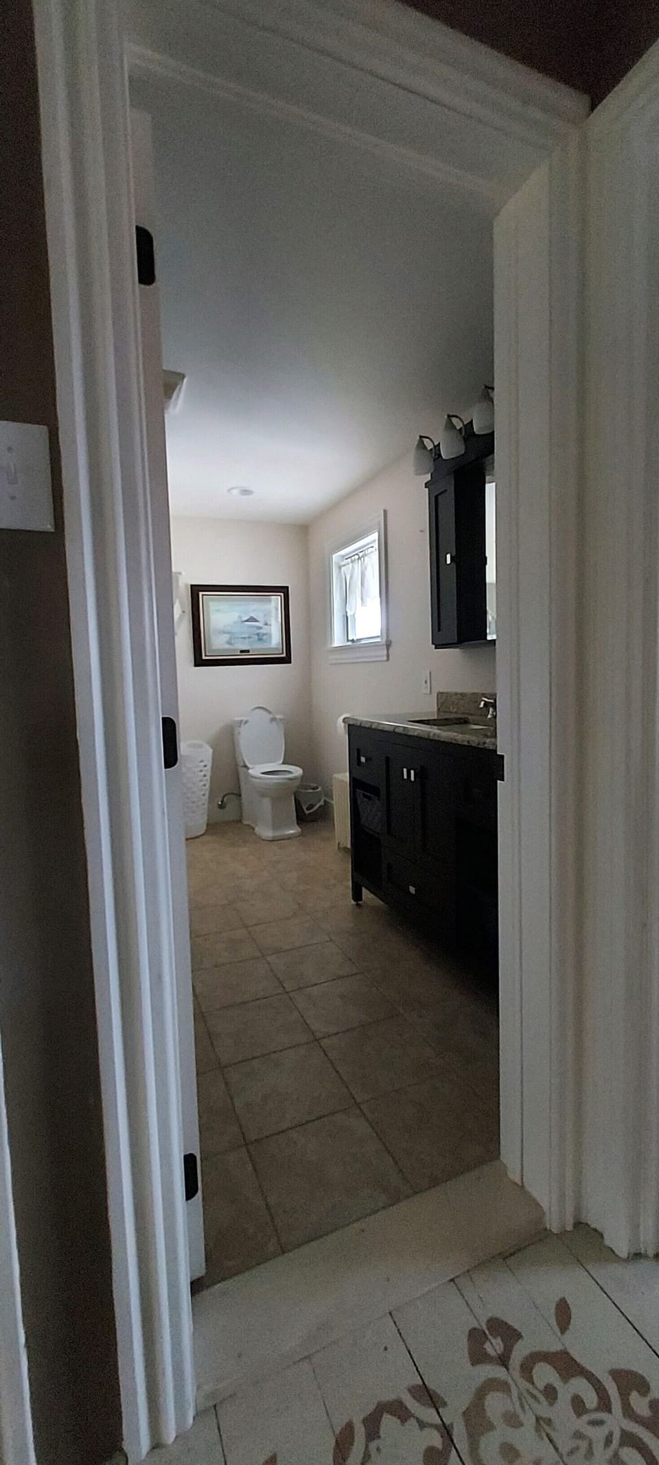 Full bath upstairs 
