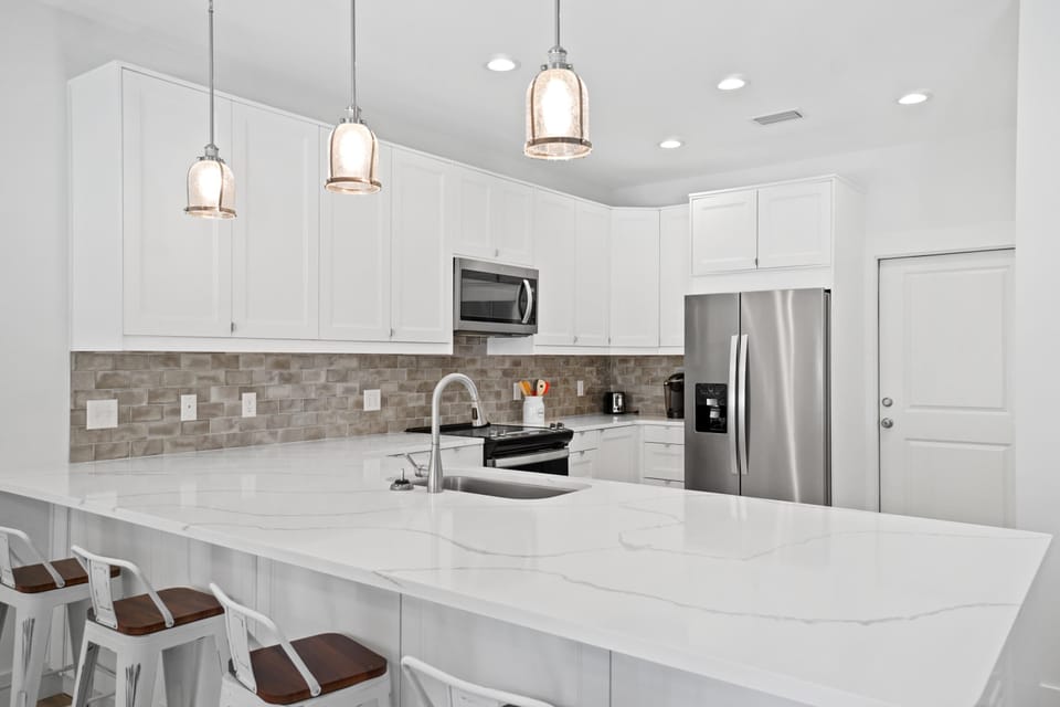 Kitchen with Breakfast Bar