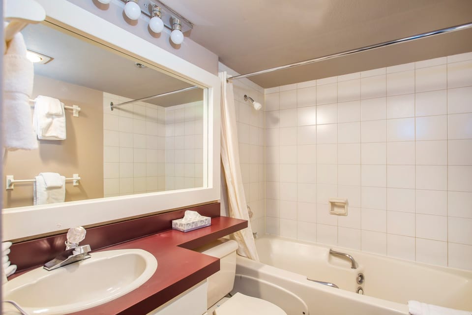 The full bathroom has a jetted bathtub