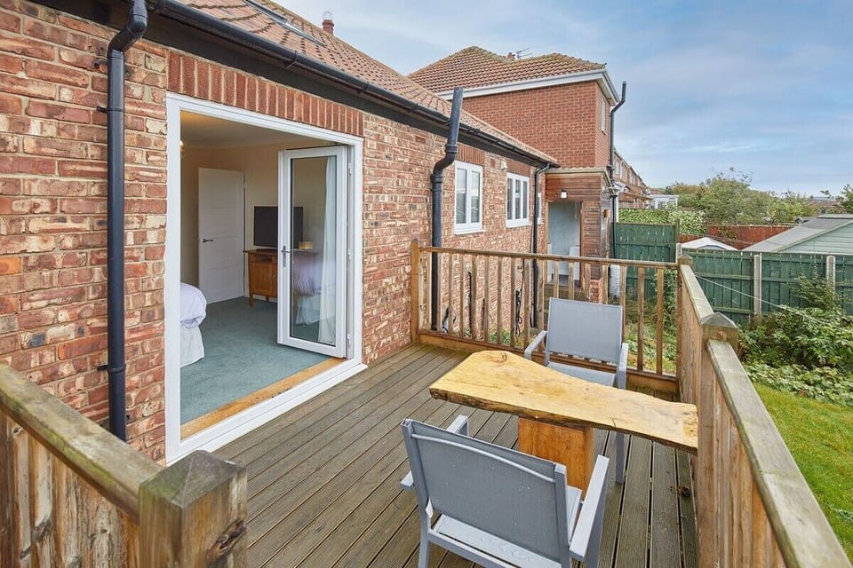 Coach Cottage, Brotton - Host & Stay