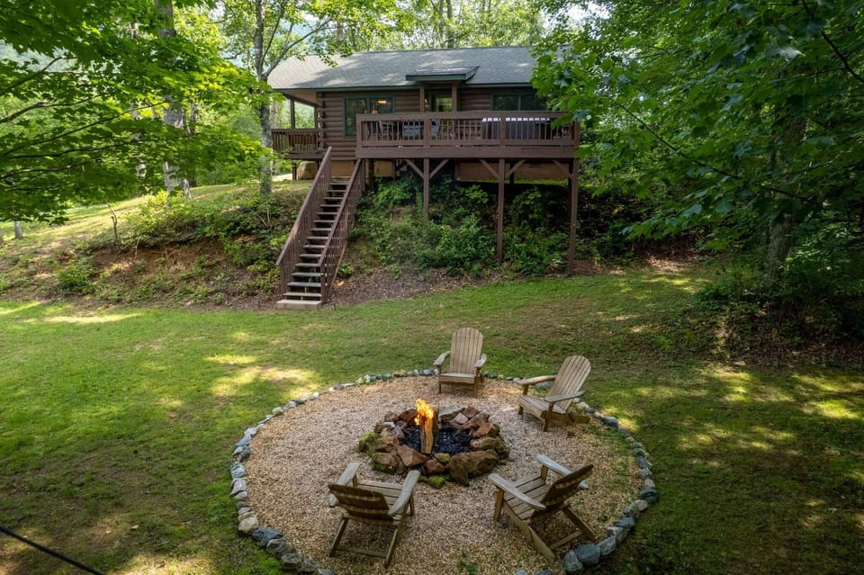 Fire pit - Firepit with seating.