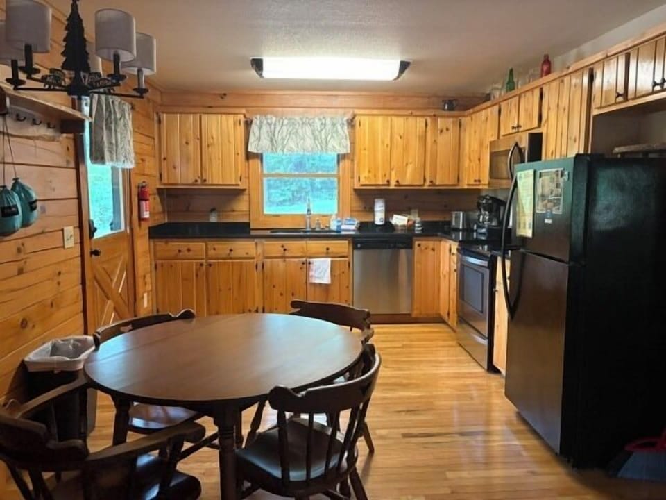 Kitchen - Kitchen with dining area
