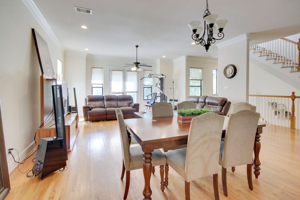 Dining Area | Dishware/Flatware | Trash Bags/Paper Towels
