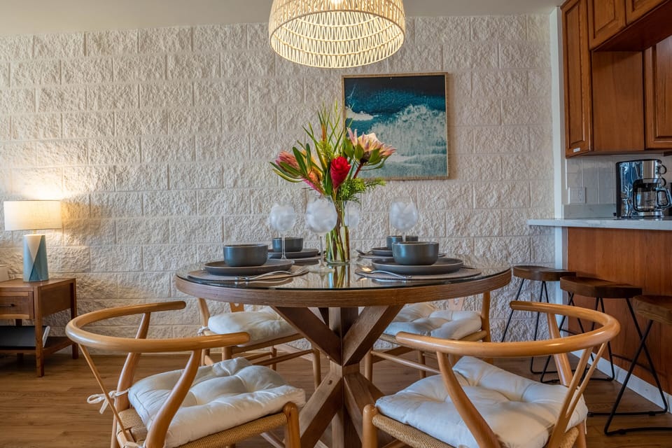 Kanai A Nalu 308 Dining Area